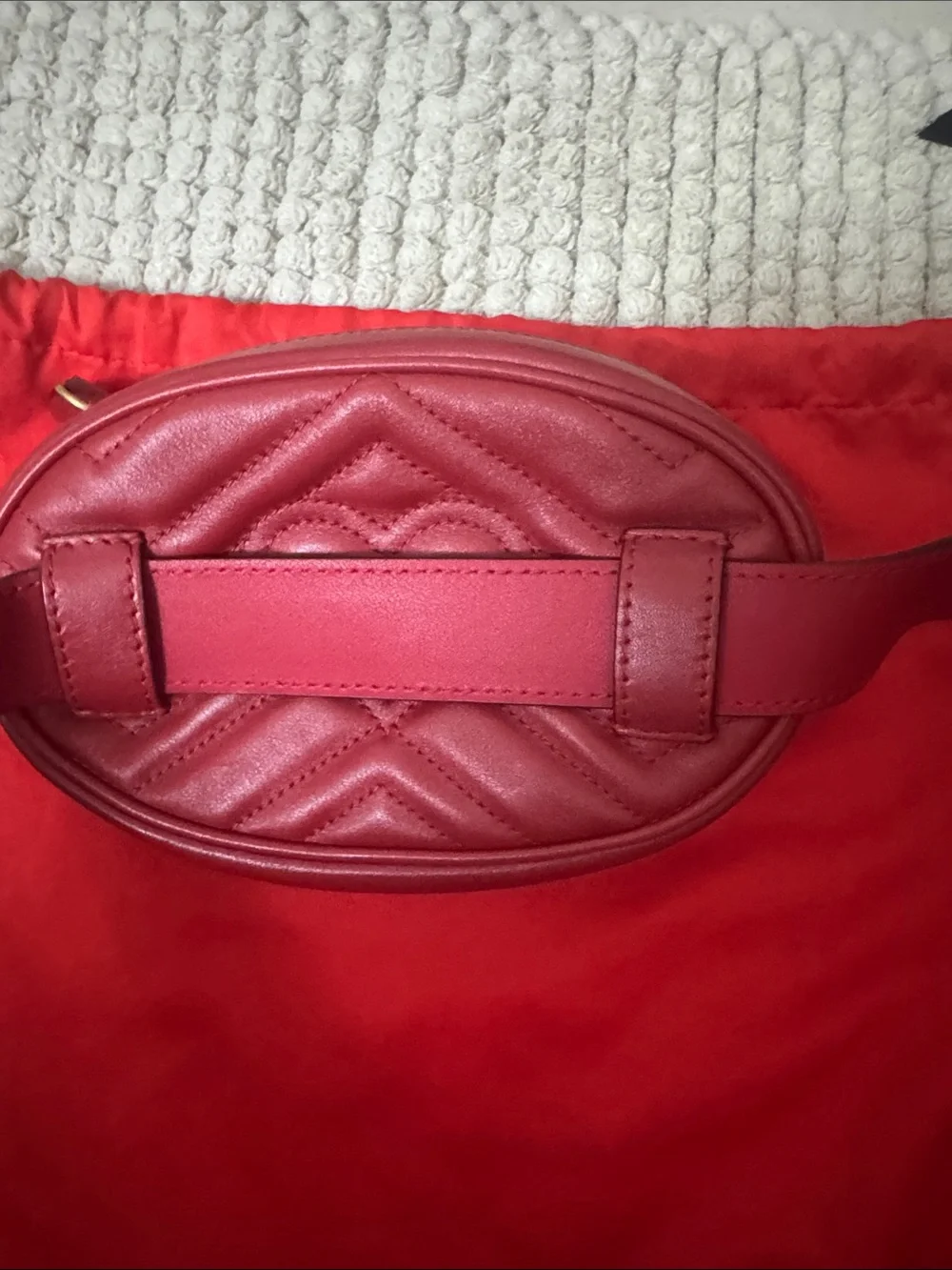 Gucci compact chevron